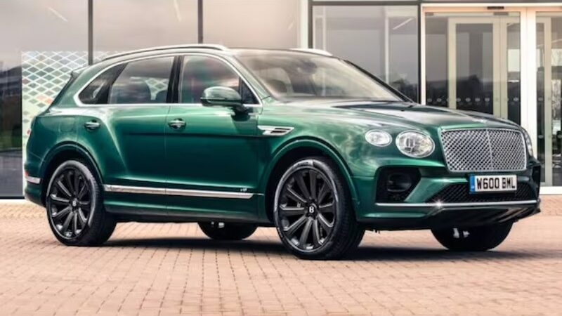 Carbon-Fiber Wheels are Fitted to the Bentley Bentayga Apex Edition