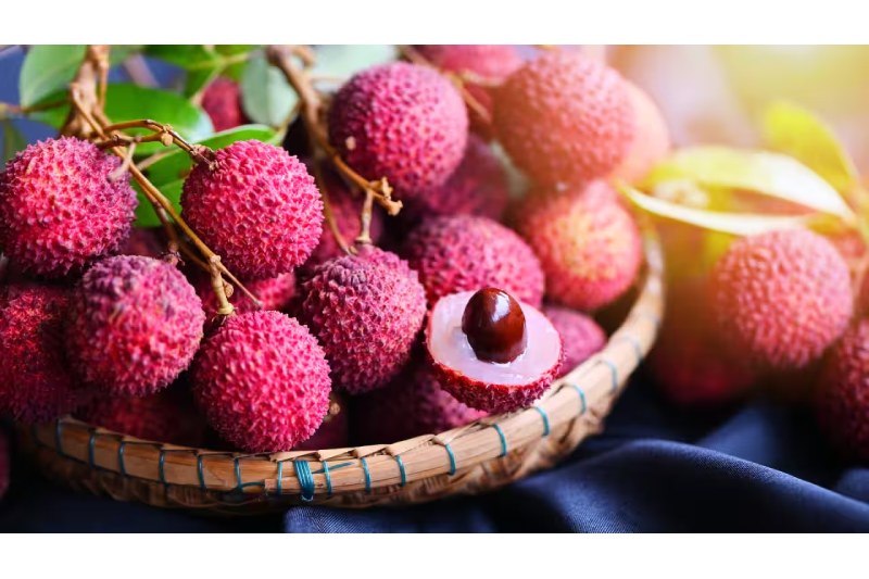 5 Amazing Health Advantages of Eating Litchi in The Summer | Better Digestion to a Healthy Heart
