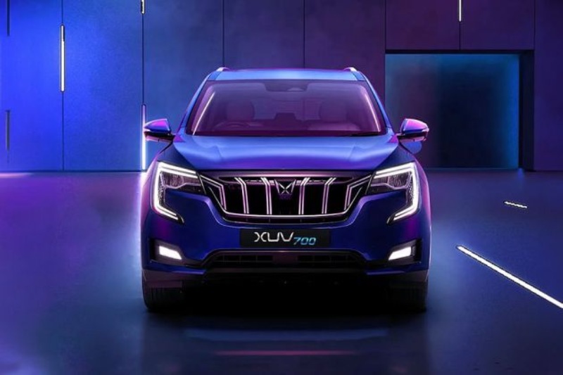 Mahindra XUV700 Costs 16.89 Lakh and Comes With a Skyroof and Other Features