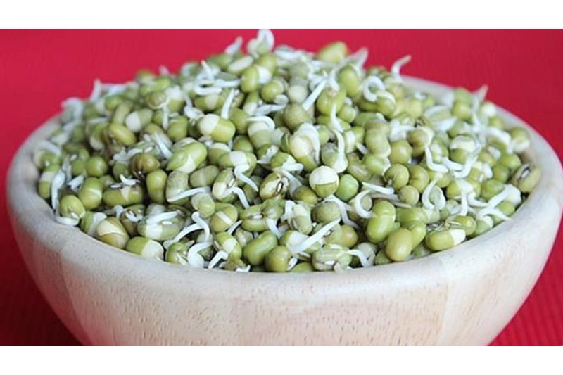 6 Advantages Of Eating Sprouted Moong Dal Every Day