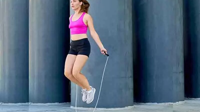 6 Advantages Of Skipping Rope Every Day To Lose Weight And Build Tone