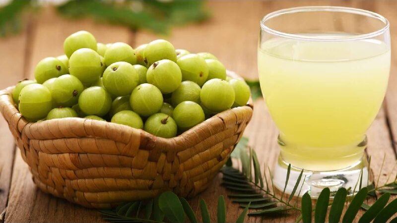 How Amla Juice Can Help You Lose Weight This Summer And Stay Fit