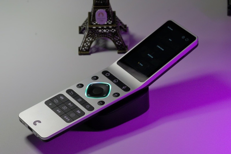 Launched at a Special Price, The New Haptique RS90 Smart Remote Supports Over 3,000 Devices