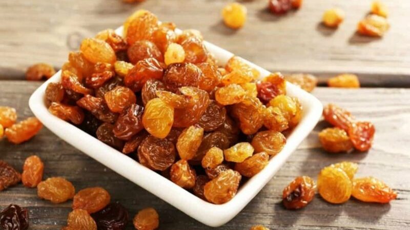Drinking Soaked Raisin Water On An Empty Stomach In The Morning Has 5 Incredible Benefits
