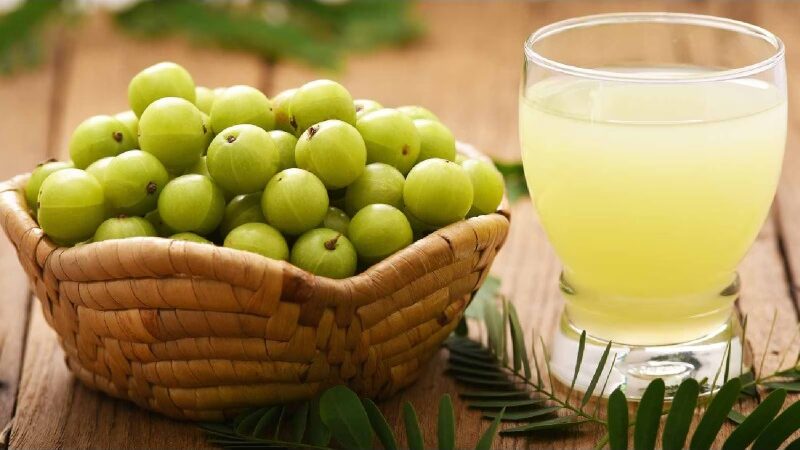 5 Advantages of Daily Drinking Amla Juice for Digestion, Hair, and Skin