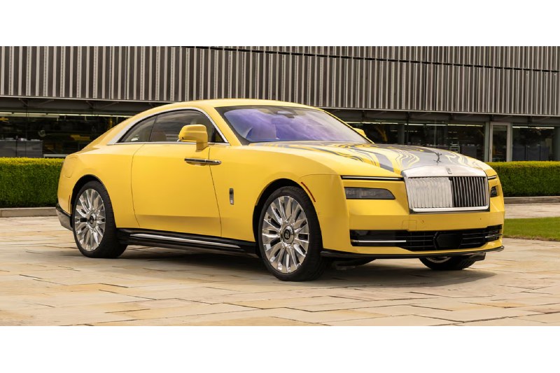 Eye-catching Opulence Is Signaled By An Exclusive Rolls-Royce Spectre Semaphore