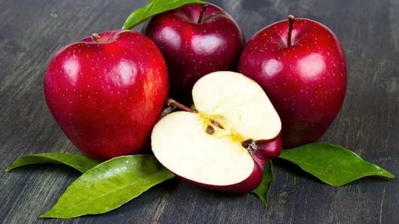 5 Amazing Health Benefits Of Eating An Apple on an Empty Stomach for Diabetes To Weight Loss