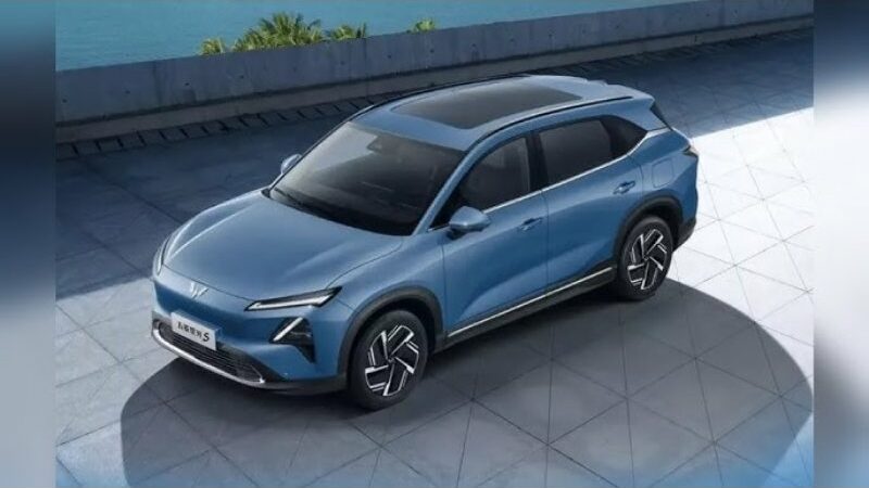 GM’s Wuling Unveils Plug-In Hybrid and Electric Starlight S Crossover