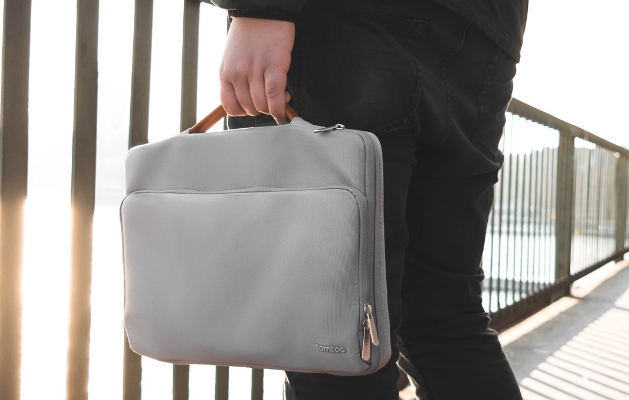 Top Tips for Using Shoulder Bags to Elevate Your Brand